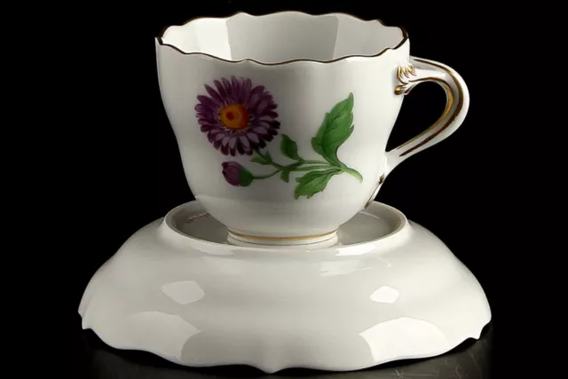 Meissen Moccagedeck 2. tlg. Blumendekor lila Blume 2