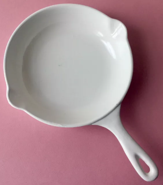 POÊLE LE CREUSET EN FONTE émaillée BLANCHE Deux becs verseurs. Numéroté 20.TBE.