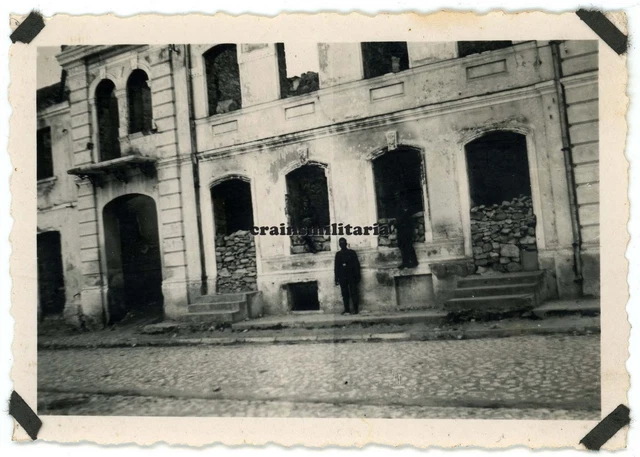 Orig. Foto Soldaten in zerstörtes Ortschaft in Polen 1940