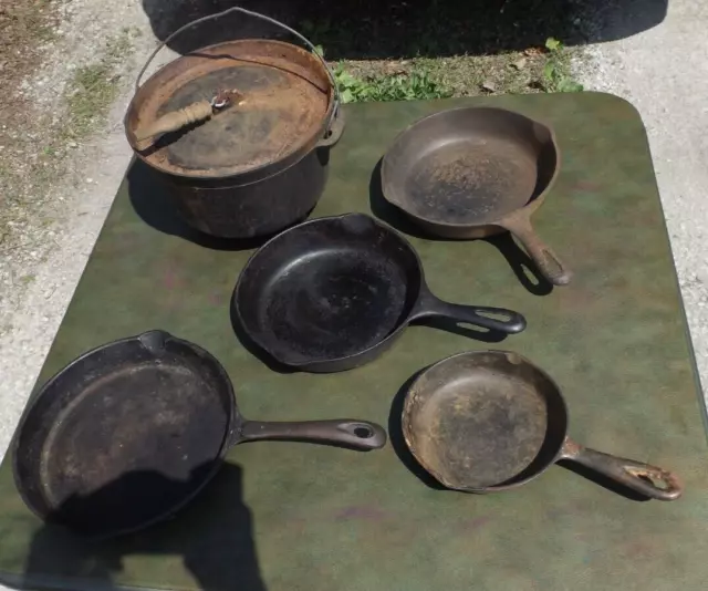 Vintage Cast Iron Skillets and Dutch Oven w/Lid Lay Flat