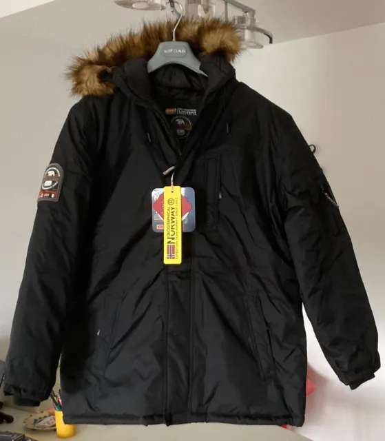 Geographical Norway. Anorak negro. Talla M