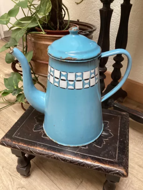 Ancienne cafetière émaillée bleue