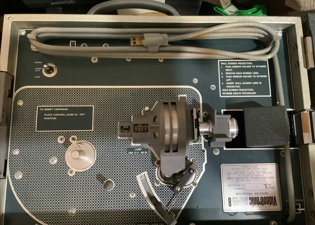 MPO VIDEOTRONIC SUPER 8 FILM COMPACT REPETEAR PROJECTOR(300 Watts W/Lightbulb)
