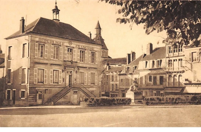 58 .n° 108601 . la charite sur loire . la town hall .vue general .