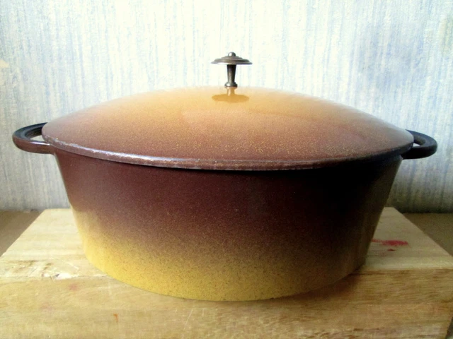 Cocotte ronde en fonte rouge - 3,85L – LE PARFAIT® | BOUTIQUE OFFICIELLE