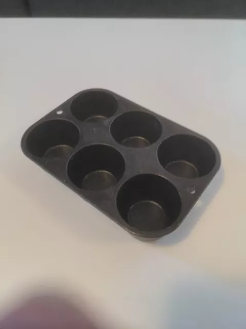 Lodge 5P2 Seasoned Cast Iron Cookware Muffin/Cornbread Pan