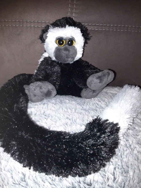 doudou peluche singe lémurien noir blanc NATURE PLANET (etiquette coupée) 17cm