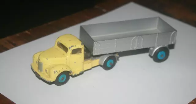 Dinky Toys - Camion Commer- Miniature ancienne ( a restaurer )