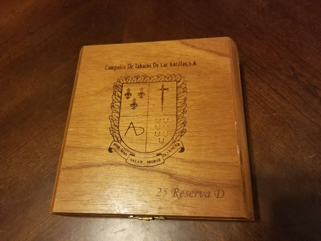 Compania De Tabacos De Las Antilles Vintage Curved Wood Cigar Box Dominicana