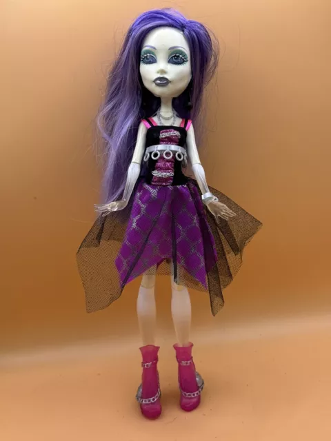 Monster High Spectra vondergeist First Wave Puppe