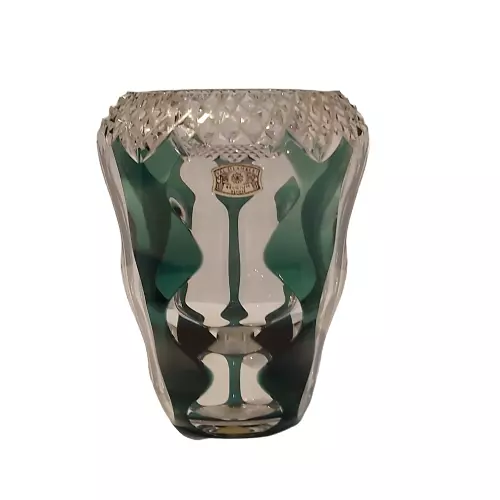 Vase en cristal doublé taillé vert val st-Lambert.