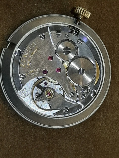ZENITH-MOVADO MUSEUM 20.0040.366 QUADRANTE DORATO; MANUALE Zenith 2572. 35 mm.  10