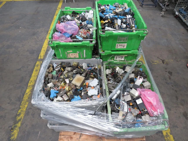 1000 LBS of Mixed Used Automation Relays T193256