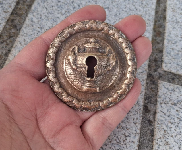 Petite entrée de serrure à motif de lion - Lee Valley Tools