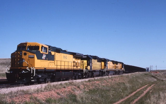 Chicago & North Western D9-44CW 8642 wTrain Orig Kodachrome Slide G13