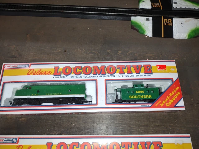 New Life-Like Deluxe Locomotive Southern Pacific 6130 & X280 Caboose NIB