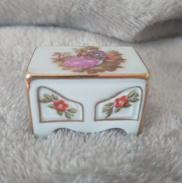 Commode miniature en porcelaine de limoges France