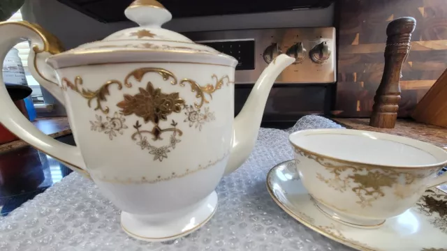 Vintage Sone China Tea Pot Set. Made In Occupied Japan.  Excellent Condition.