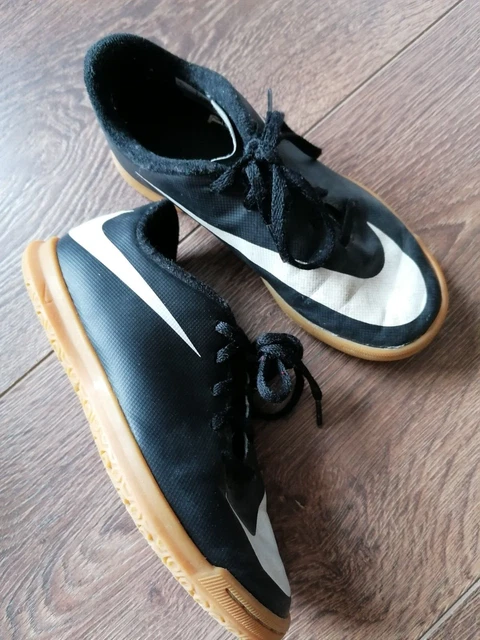 *** Kinder Hallenschuhe Sportschuhe Nike Gr. 32 Fußball Schwarz ***