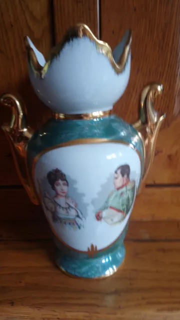 Petit vase Napoléon en Porcelaine  de Limoges Vert et Or