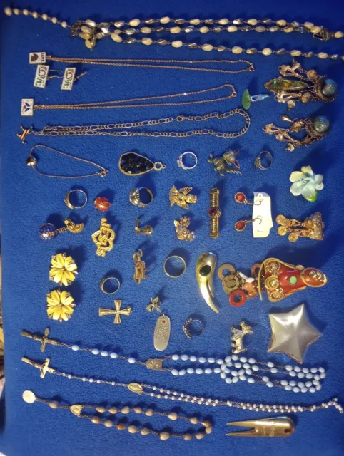 40 piece beautiful Vintage antique costume jewelry lot Jewels Well Made Rare AAA