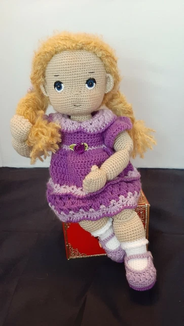 Amigurumi, Puppe, Handarbeit, gehäkelt, ausziehbare Kleidung