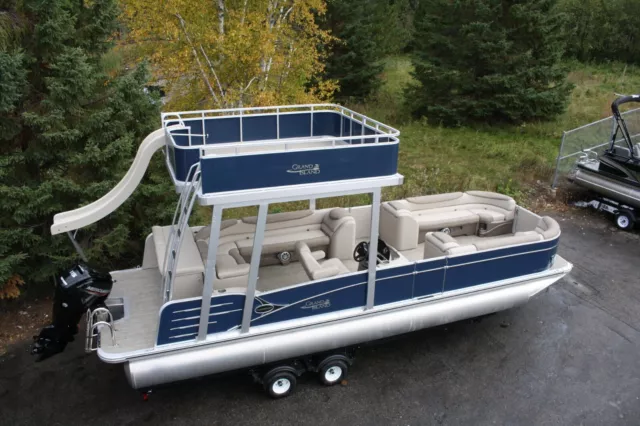 New-2785 27 ft Funship pontoon boat with 115  Hp Trailer---In stock