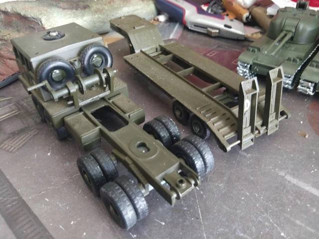 Solido 1:50 - Porte-char Berliet T12 Militaire Kaki (France) Avec Gyrophare électrique