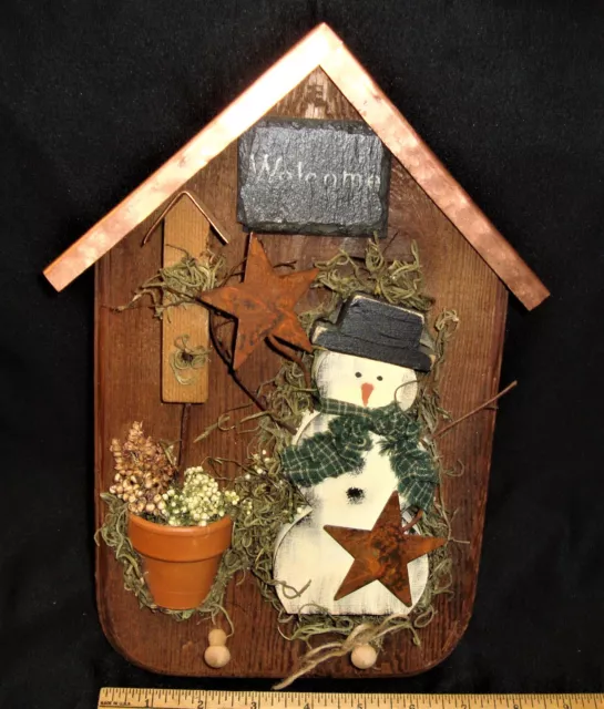 Wooden Birdhouse Wall Plaque with Pegs for Keys - Snowman & Welcome sign