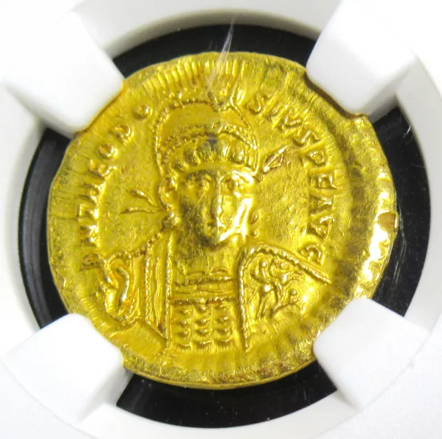 Theodosius II, Orientale Romanzo Impero (Ad 402-450) . Av Solidus NGC Au