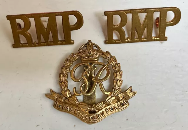 Gen WW2 RMP Royal Military Police cap badge shoulder titles British