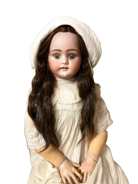 SIMON & HALBIG. Muñeca antigua con cabeza de porcelana