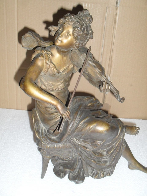 Statut Haut D'horloge Pendule Regule Femme Au Violon