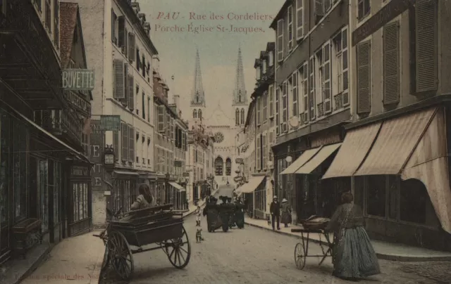 CPA COLORISEE, PAU , Rue des Cordeliers. Porche Église St-Jacques, vierge. Rare.