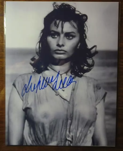 SOPHIA LOREN signed AUTOGRAPH 8.5" x 11" Photo