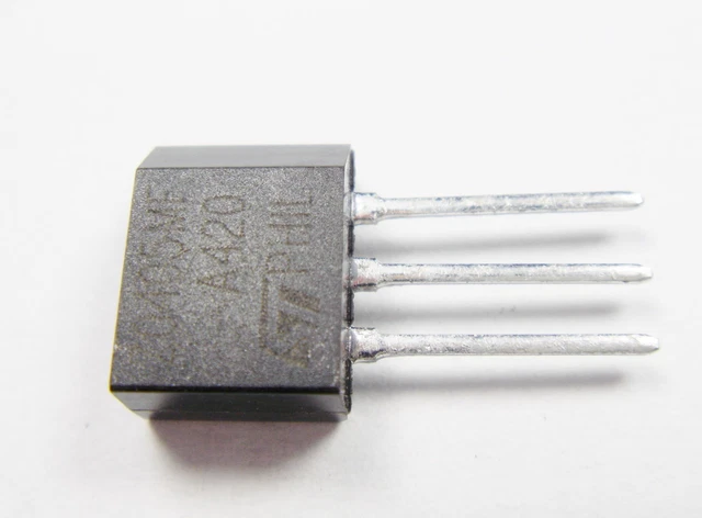Z0405MF Triac 600V 4A (3-10mA) TO202 STMicroelectronics #3-60/1