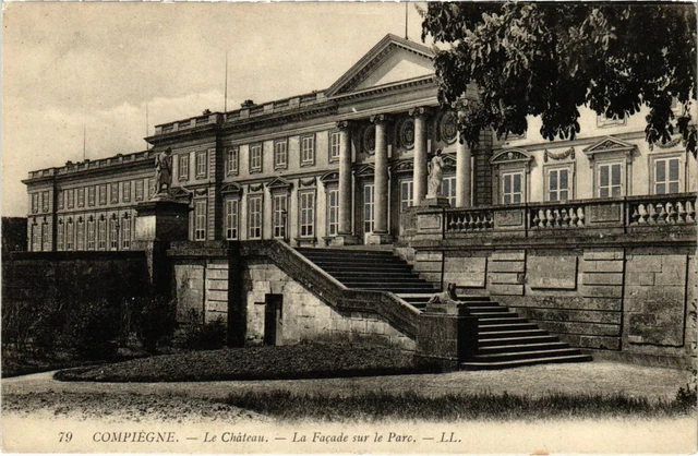 CPA Compiegne - Le Chateau - La Facade sur le Parc (1031765)
