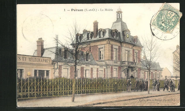 CPA Persan, La Mairie, des passants vor Hôtel de Ville