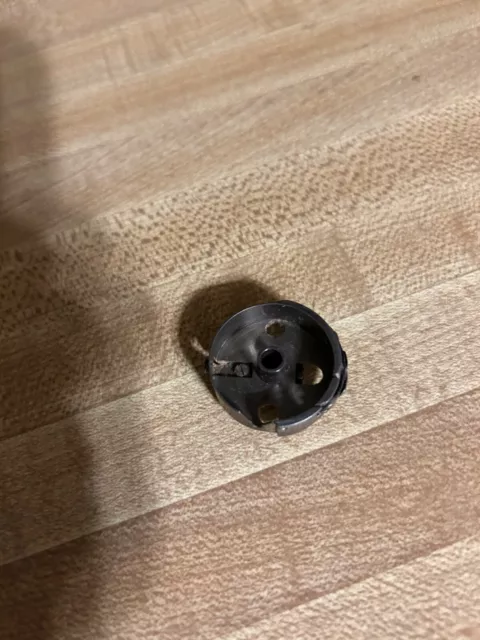 Singer 457g industrial bobbin case 502530 mfg usa used sold as is