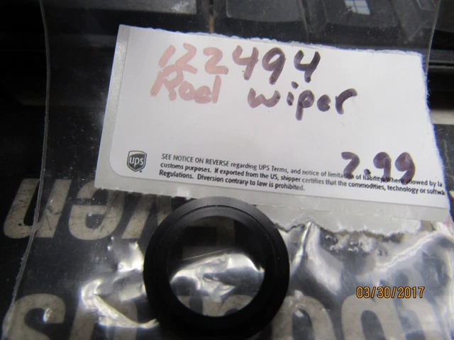 New  Omc Oem  Johnson Evinrude Rod Wiper 122494