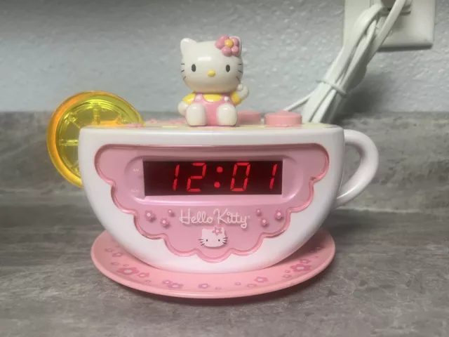 🦄Sanrio 🎀Hello Kitty🎀Tea Cup Digital Alarm Clock AM/FM Radio Night  Light!