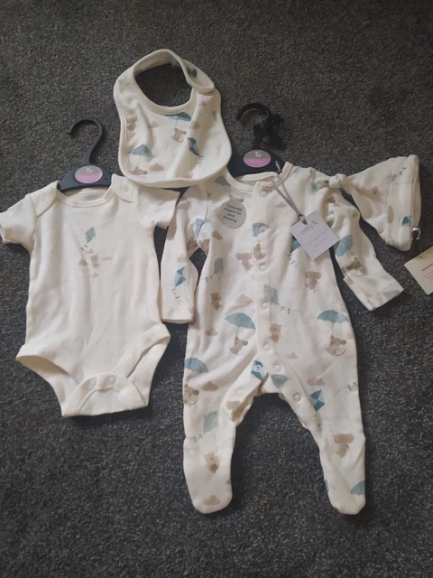Newborn up to 7.8Ibs BNWT Unisex 4 Piece Set ~ Organic Cotton ~ Cream Neutral