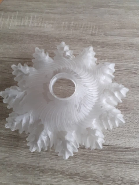 Abat jour dentelé opaline pour monte et baisse lustre plafonnier