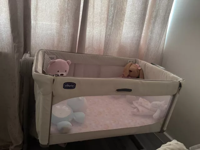 chicco next2me crib Excellent Condition