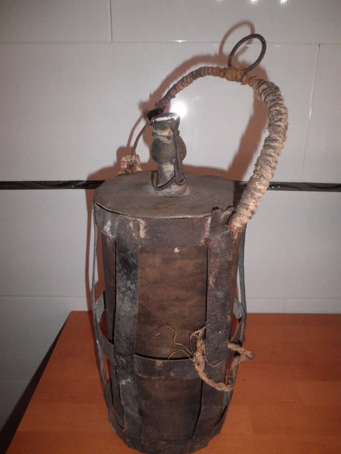 Muy Antigua Botella Metalica Hecha A Mano Aceitera? Petaca? Alcuza?  Unica 2