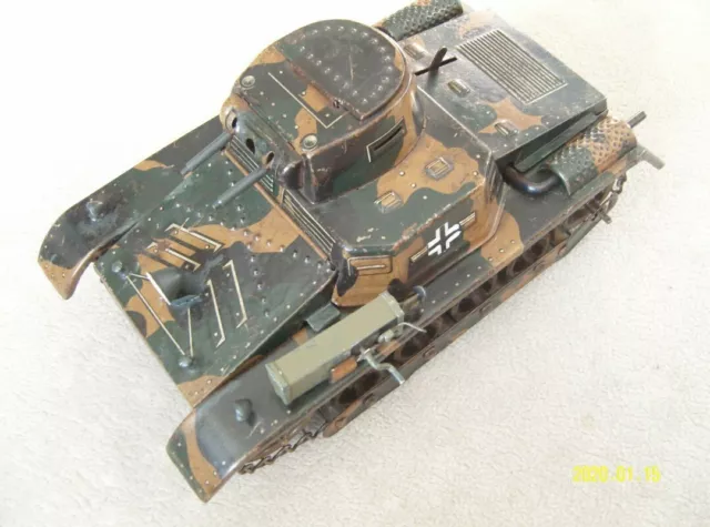 Tipp & Co. der legendaere 100 Schuss Panzer in Camouflage Tipp & Co. der legendaere 100 Schuss Panzer in Camouflage