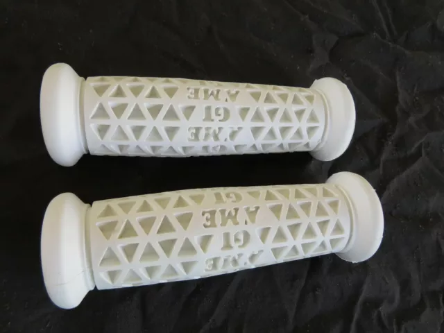 white handlebar grips