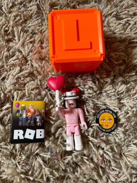 Roblox Celebrity Series 8 cSAPPHIRE Figure w/ SUPER PINK HEART