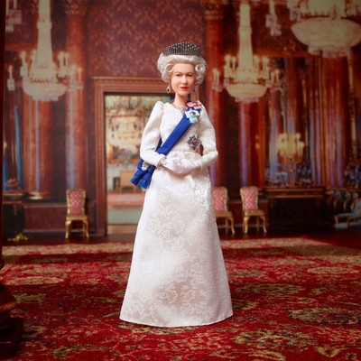 queen elizabeth pop figure