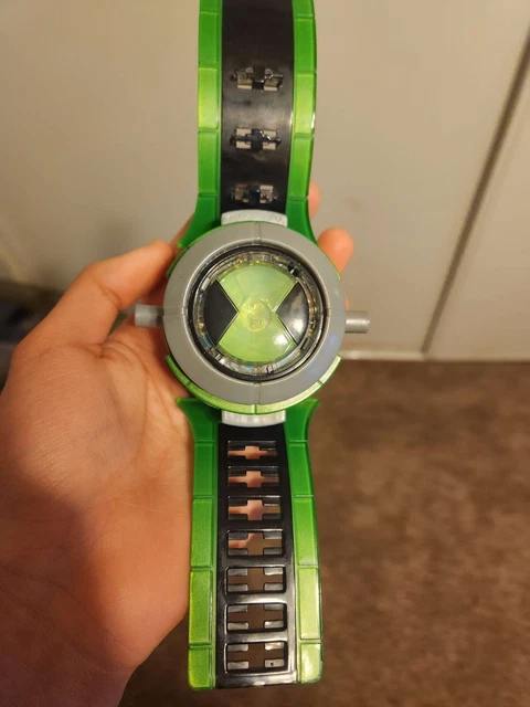 BEN 10 ULTIMATE Alien Ultimatrix Revolution Light Up Watch 4 Parts 